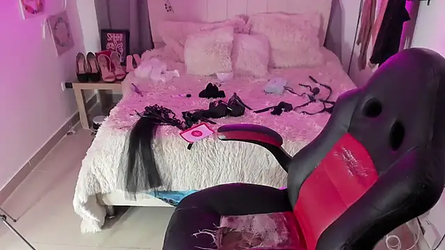 anyclark  online show from 30, 10, 2025