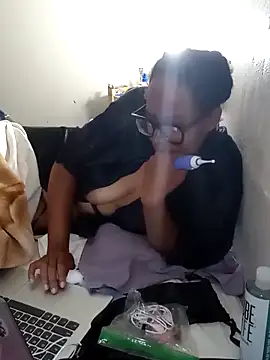 Snapshot of madamsensuale chatting on 26, 11, 2025 madamsensuale online show from 26, 11, 2025