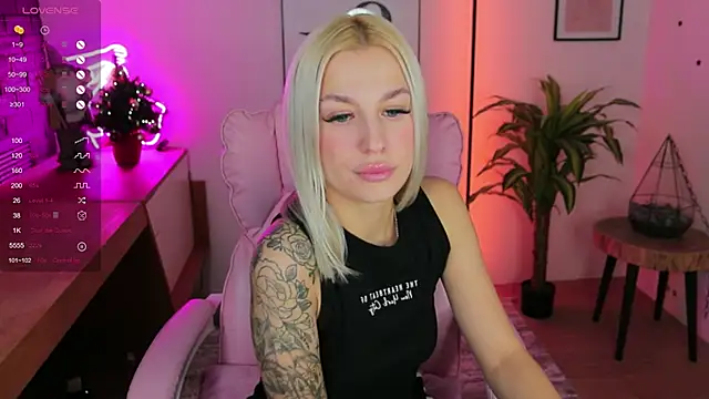 Snapshot of Crystal_Barbie chatting on 3, 12, 2024 Crystal Barbie online show from 3, 12, 2024