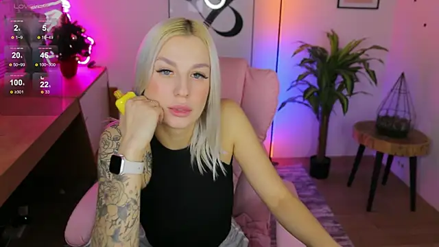 Snapshot of Crystal_Barbie chatting on 10, 12, 2024 Crystal Barbie online show from 10, 12, 2024