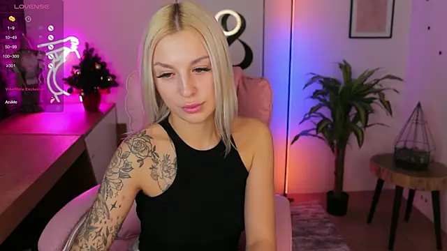 Snapshot of Crystal_Barbie chatting on 12, 12, 2024 Crystal Barbie online show from 12, 12, 2024