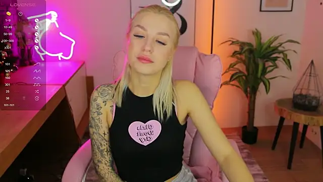 Snapshot of Crystal_Barbie chatting on 23, 12, 2024 Crystal Barbie online show from 23, 12, 2024