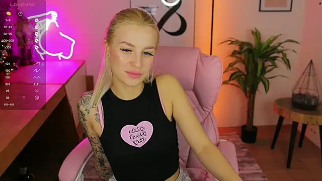 Snapshot of Crystal_Barbie chatting on 24, 12, 2024 Crystal Barbie online show from 24, 12, 2024