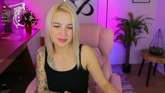 Snapshot of Crystal_Barbie chatting on 2, 1, 2025 Crystal Barbie online show from 2, 1, 2025