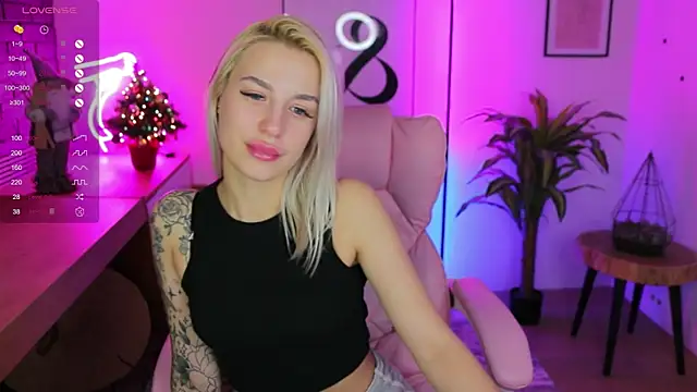 Snapshot of Crystal_Barbie chatting on 4, 1, 2025 Crystal Barbie online show from 4, 1, 2025