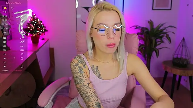 Snapshot of Crystal_Barbie chatting on 6, 1, 2025 Crystal Barbie online show from 6, 1, 2025