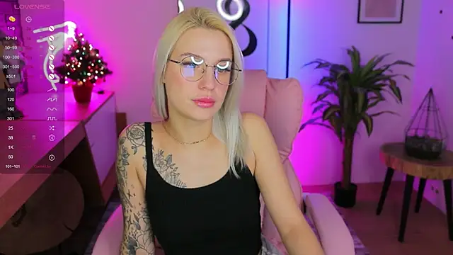 Snapshot of Crystal_Barbie chatting on 7, 1, 2025 Crystal Barbie online show from 7, 1, 2025