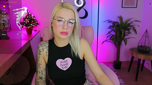 Snapshot of Crystal_Barbie chatting on 7, 1, 2025 Crystal Barbie online show from 7, 1, 2025