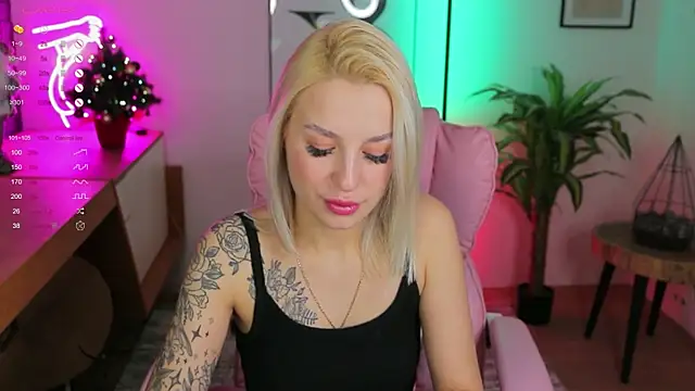 Snapshot of Crystal_Barbie chatting on 15, 1, 2025 Crystal Barbie online show from 15, 1, 2025