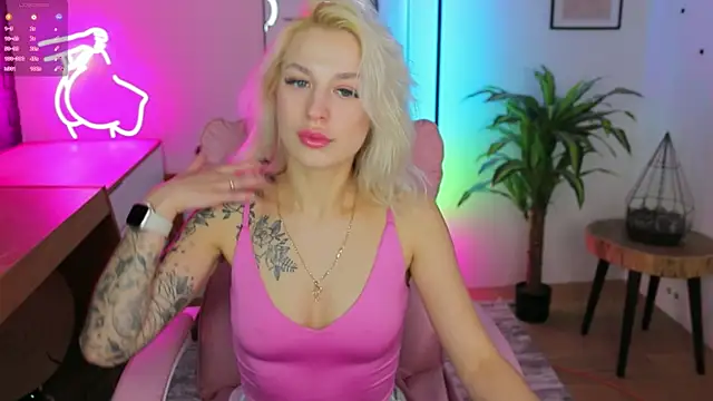 Snapshot of Crystal_Barbie chatting on 8, 2, 2025 Crystal Barbie online show from 8, 2, 2025