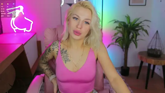 Snapshot of Crystal_Barbie chatting on 8, 2, 2025 Crystal Barbie online show from 8, 2, 2025