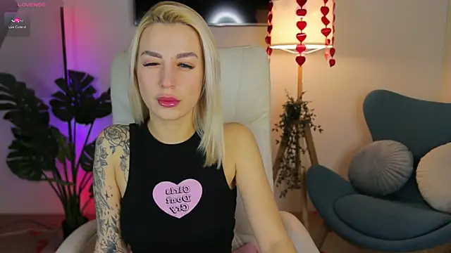 Snapshot of Crystal_Barbie chatting on 24, 2, 2025 Crystal Barbie online show from 24, 2, 2025