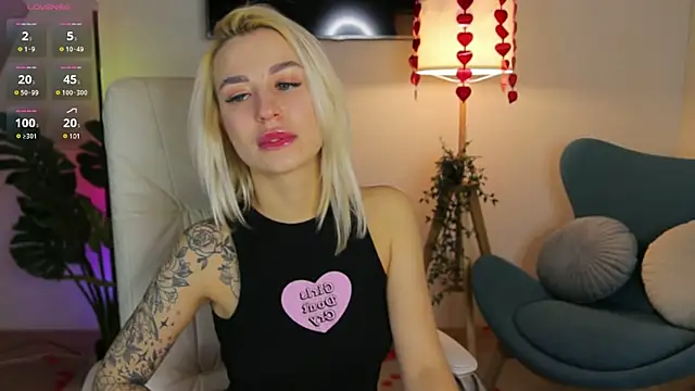 Snapshot of Crystal_Barbie chatting on 24, 2, 2025 Crystal Barbie online show from 24, 2, 2025