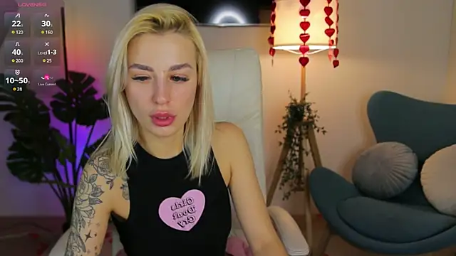 Snapshot of Crystal_Barbie chatting on 25, 2, 2025 Crystal Barbie online show from 25, 2, 2025