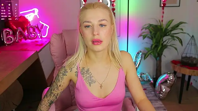 Snapshot of Crystal_Barbie chatting on 27, 2, 2025 Crystal Barbie online show from 27, 2, 2025