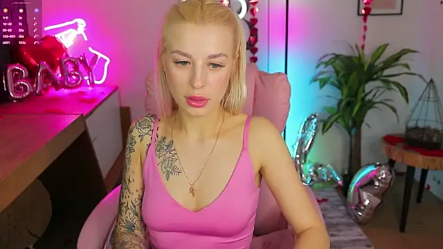 Snapshot of Crystal_Barbie chatting on 28, 2, 2025 Crystal Barbie online show from 28, 2, 2025