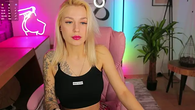 Snapshot of Crystal_Barbie chatting on 9, 3, 2025 Crystal Barbie online show from 9, 3, 2025