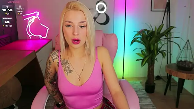 Snapshot of Crystal_Barbie chatting on 18, 3, 2025 Crystal Barbie online show from 18, 3, 2025