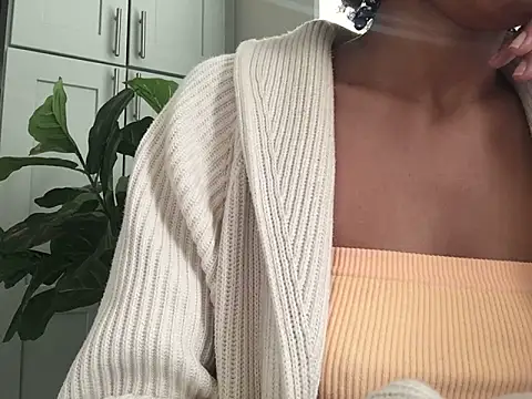 Snapshot of loveofbea chatting on 18, 12, 2024 loveofbea online show from 18, 12, 2024