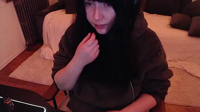 Lynylou online show from 25, 12, 2024