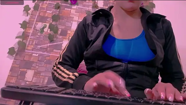 Snapshot of CrazyRousex chatting on 9, 10, 2025 CrazyRousex online show from 9, 10, 2025