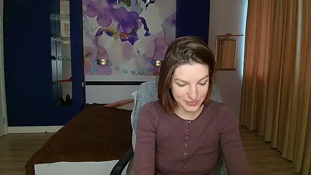 EmilyWalkeri online show from 2, 12, 2024