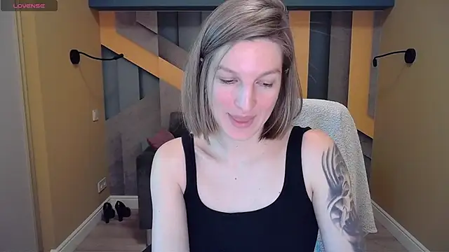 EmilyWalkeri online show from 18, 12, 2024