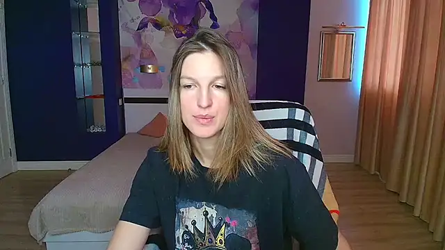 EmilyWalkeri online show from 15, 9, 2025
