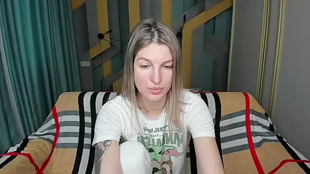 EmilyWalkeri online show from 3, 12, 2025