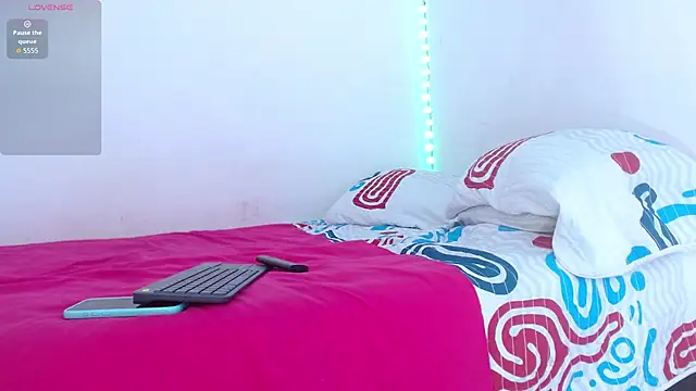 Snapshot of Emelyross_ chatting on 27, 2, 2026 Emelyross online show from 27, 2, 2026