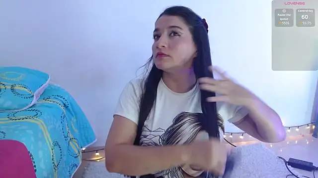 Snapshot of Emelyross_ chatting on 3, 3, 2026 Emelyross online show from 3, 3, 2026