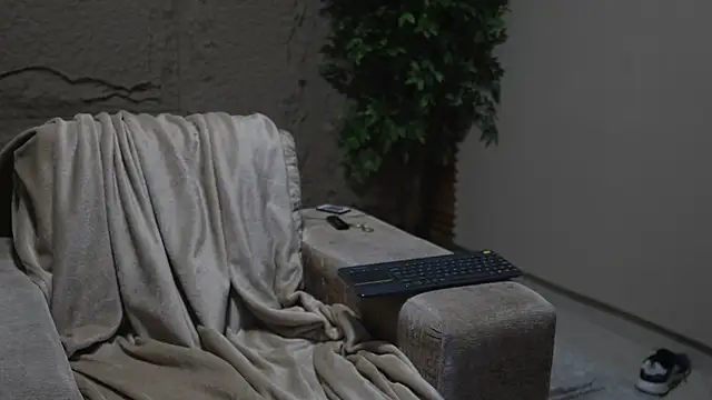 Logan Varela online show from 12, 10, 2025