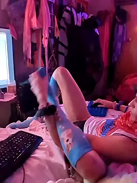 gurlnips online show from 3, 2, 2025