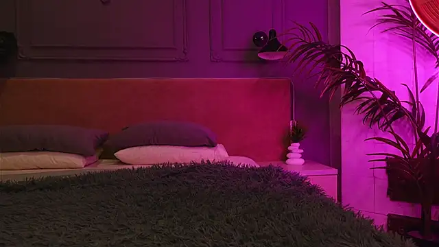 Liv Fay online show from 6, 11, 2025