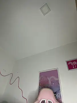 Snapshot of Tsuki-moon chatting on 8, 3, 2025 Tsuki-moon online show from 8, 3, 2025