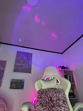 Snapshot of Tsuki-moon chatting on 15, 11, 2025 Tsuki-moon online show from 15, 11, 2025