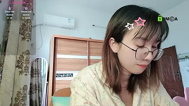 Snapshot of Lili_666 chatting on 22, 10, 2025 Lili 666 online show from 22, 10, 2025