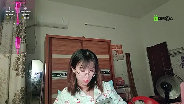 Snapshot of Lili_666 chatting on 25, 10, 2025 Lili 666 online show from 25, 10, 2025