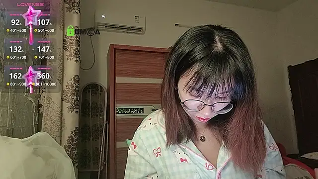 Snapshot of Lili_666 chatting on 11, 11, 2025 Lili 666 online show from 11, 11, 2025