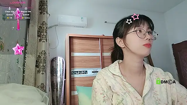 Snapshot of Lili_666 chatting on 13, 11, 2025 Lili 666 online show from 13, 11, 2025