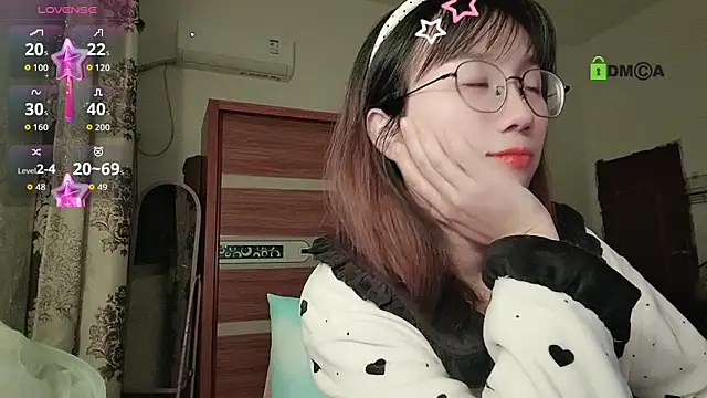 Snapshot of Lili_666 chatting on 19, 11, 2025 Lili 666 online show from 19, 11, 2025