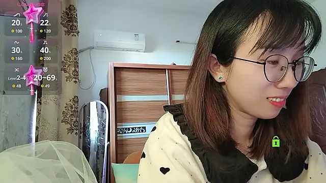 Snapshot of Lili_666 chatting on 20, 11, 2025 Lili 666 online show from 20, 11, 2025