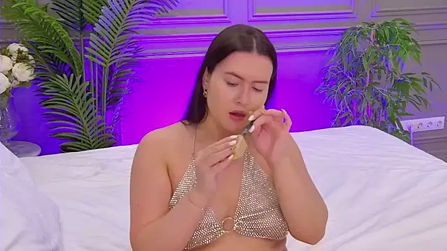 Snapshot of TrishaWinslet chatting on 19, 10, 2025 TrishaWinslet online show from 19, 10, 2025