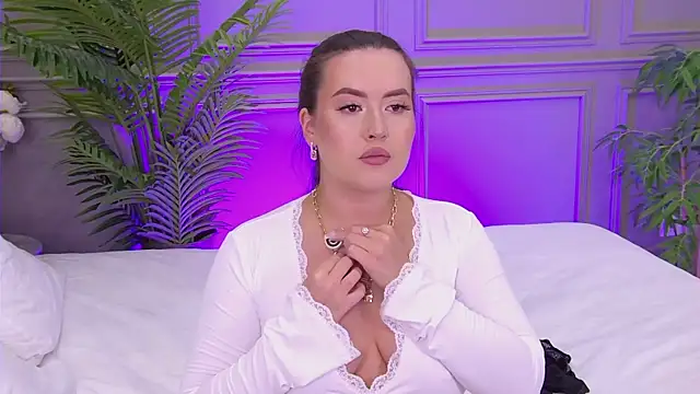 Snapshot of TrishaWinslet chatting on 15, 11, 2025 TrishaWinslet online show from 15, 11, 2025