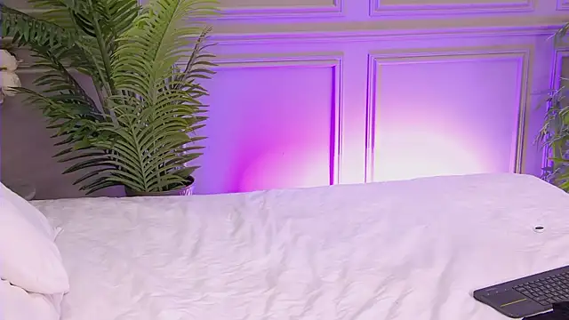 Snapshot of TrishaWinslet chatting on 18, 11, 2025 TrishaWinslet online show from 18, 11, 2025