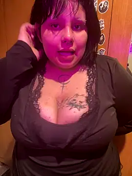 Snapshot of CrisyFerreira chatting on 18, 10, 2025 CrisyFerreira online show from 18, 10, 2025