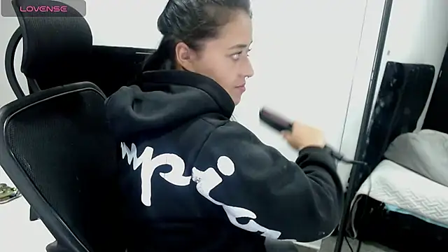 Snapshot of jjulietha95 chatting on 8, 10, 2025 jjulietha95 online show from 8, 10, 2025