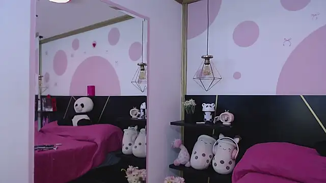 Snapshot of DanniAbbey chatting on 8, 10, 2025 DanniAbbey online show from 8, 10, 2025