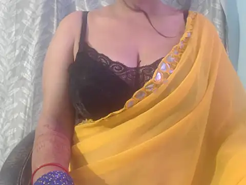 Snapshot of cute-priy chatting on 12, 10, 2025 cute-priy online show from 12, 10, 2025