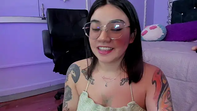 Snapshot of JeyLee chatting on 23, 10, 2025 JeyLee online show from 23, 10, 2025